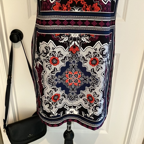 Fabulous printed fully lined shift dress with capped sleeves. - Picture 3 of 14